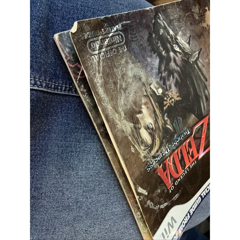 The Legend of Zelda Twilight Princess Nintendo Power Strategy Guide W/bonus Item